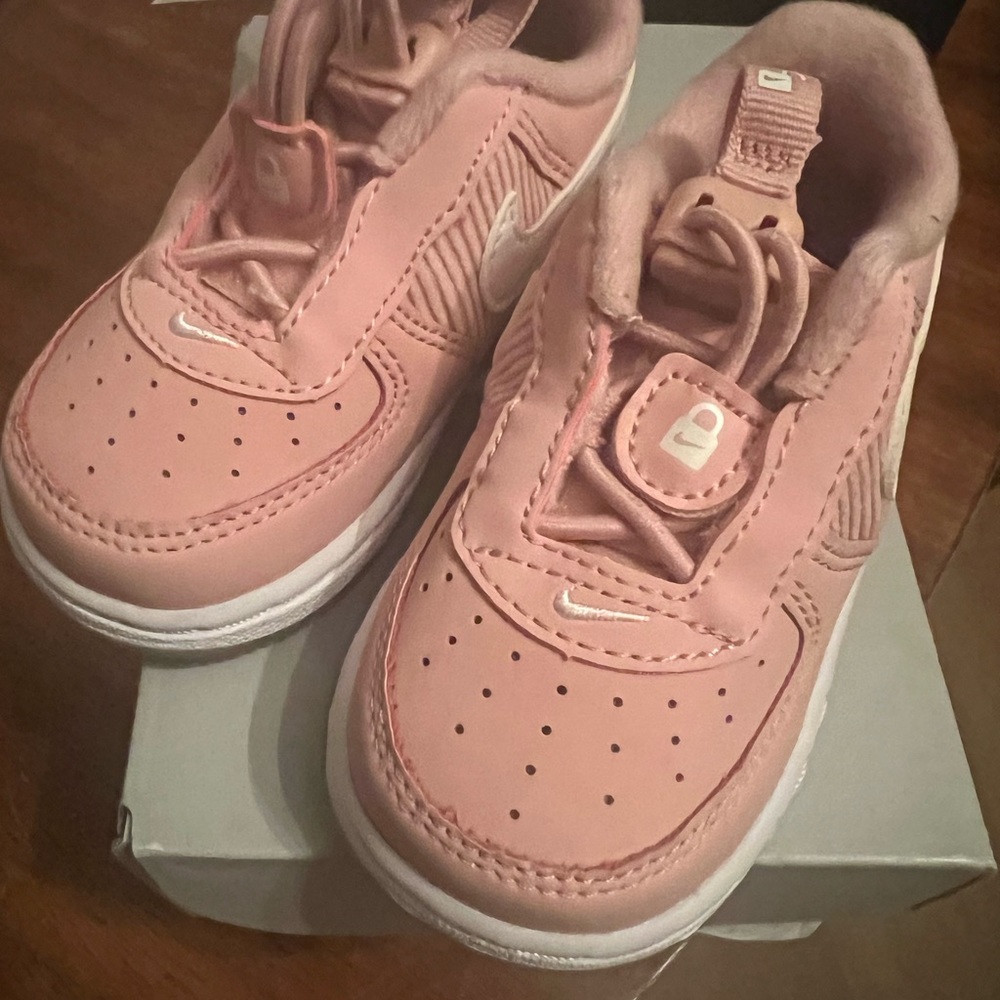 Nike toddler. Size 4 new with box